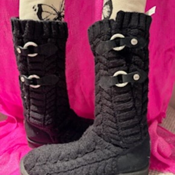 Ugg Knit boots - Picture 1 of 5